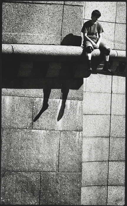the wall bw genre