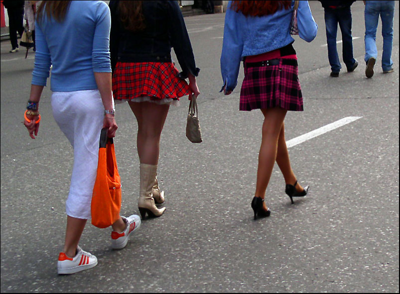 dynamic girls, legs, drive