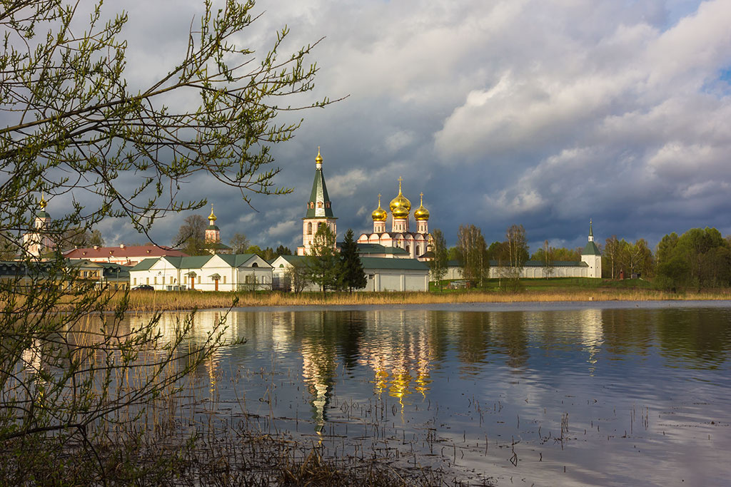 Валдай. Иверский монастырь весна, вода, монастырь, озеро, церковь