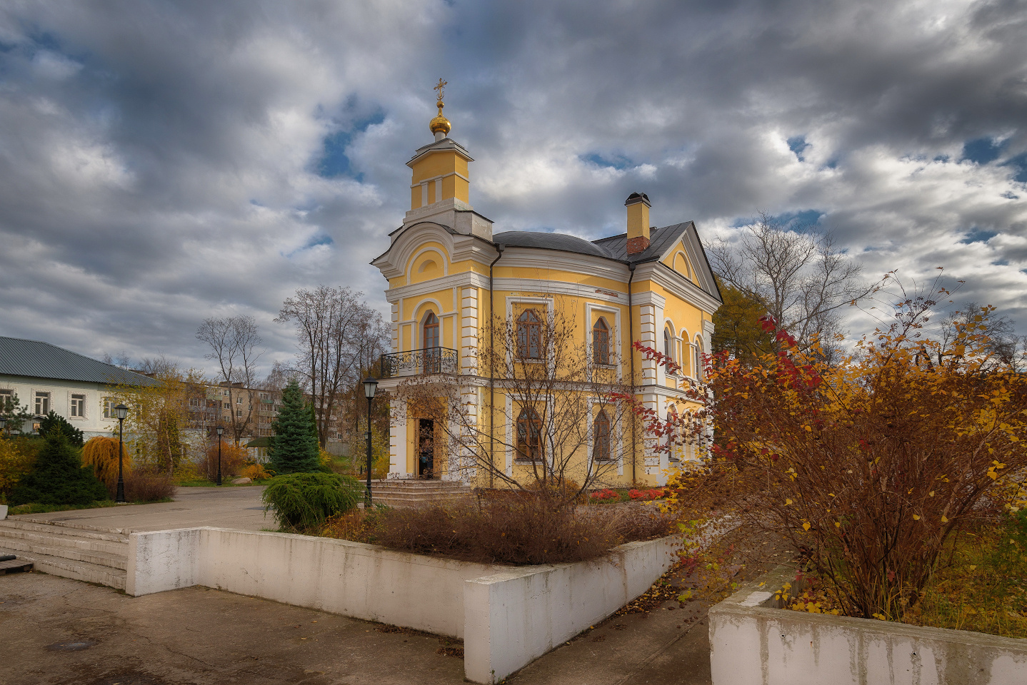 Монастырский дворик 
