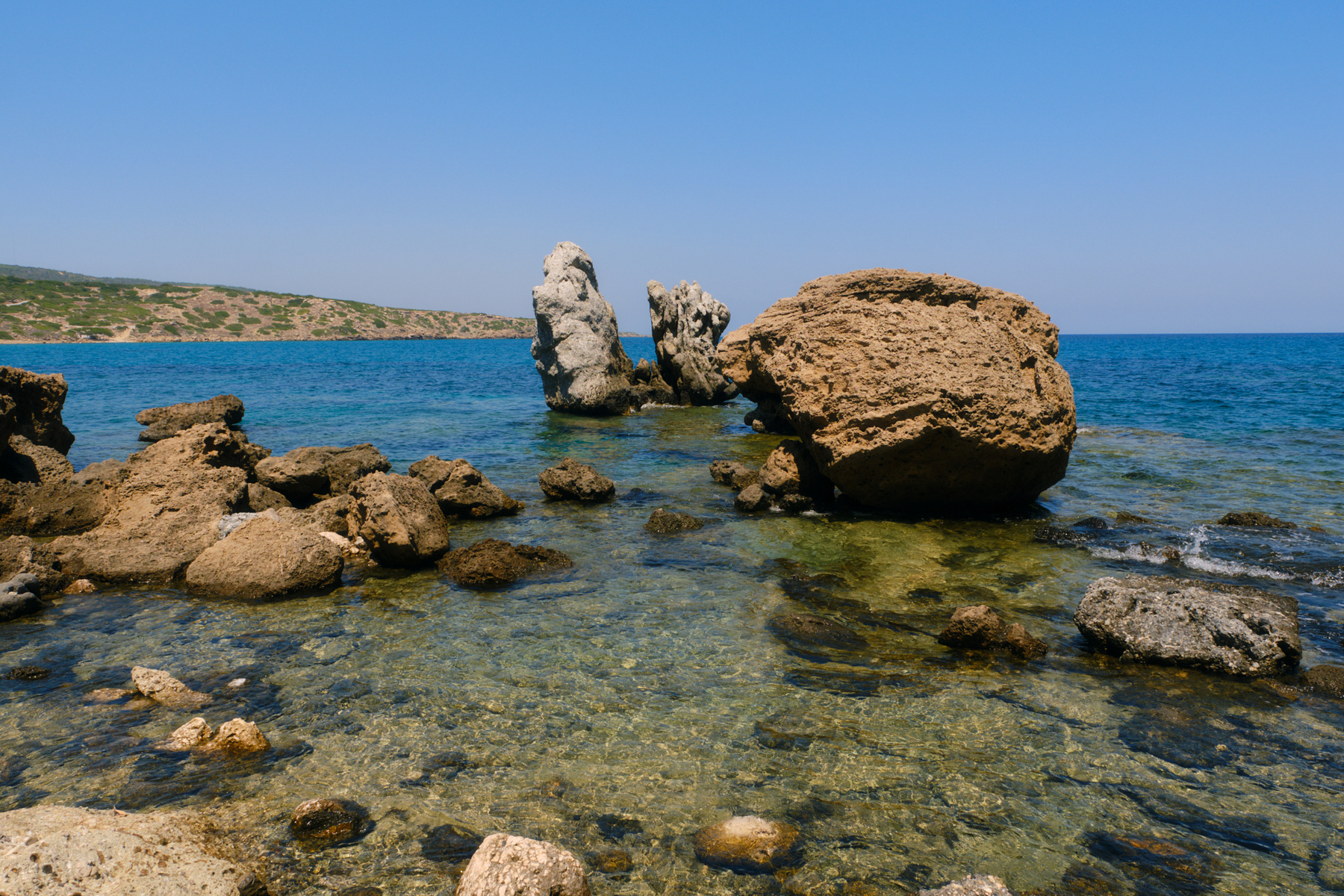 Скалистый берег кипр море камни берег