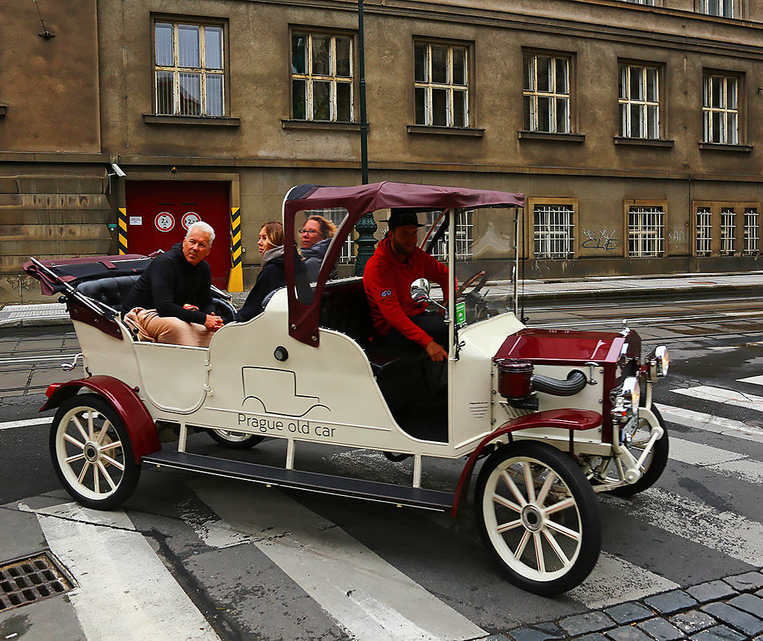 Prague old car 