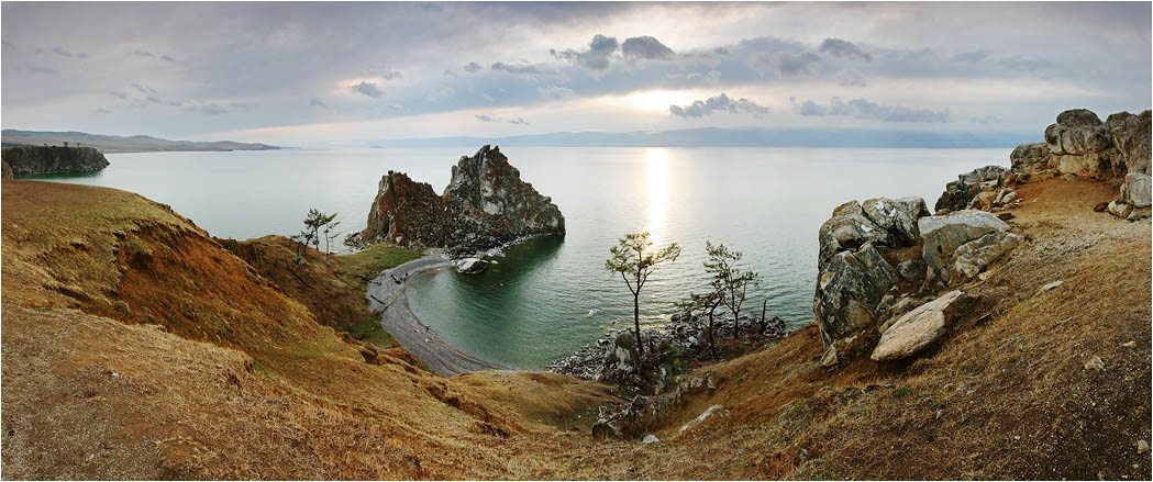 Байкал. Скала Шаман-камень. 