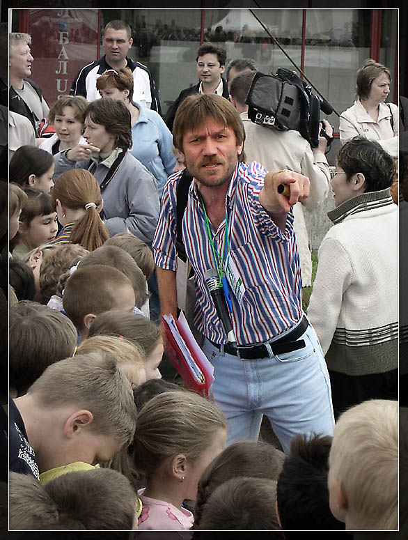 ...И все бегут туда-а-а!!! (главный на старте) соревнования дети судья марафон