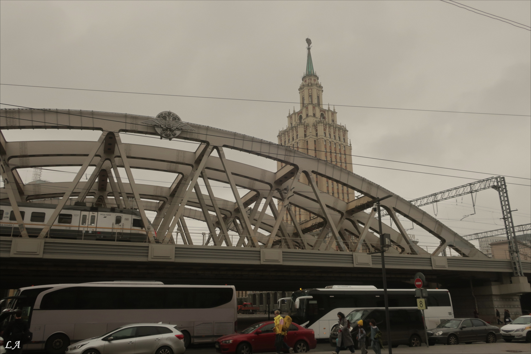 Транзитное утро на площади трёх вокзалов фототренер Александр Мамакин Творческий Союз Снежный Лев Lihgra Advenyture Фото Светланы Мамакиной Путешествие Расфокус Фотосайт Москва площадь Трёх Вокзалов Комсомольская транзит осень октябрь