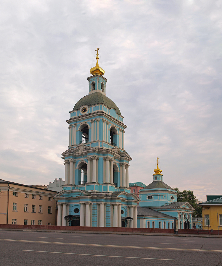 Живоначальной Троицы и Усекновения главы Иоанна Предтечи ( в колокольне) храм 
