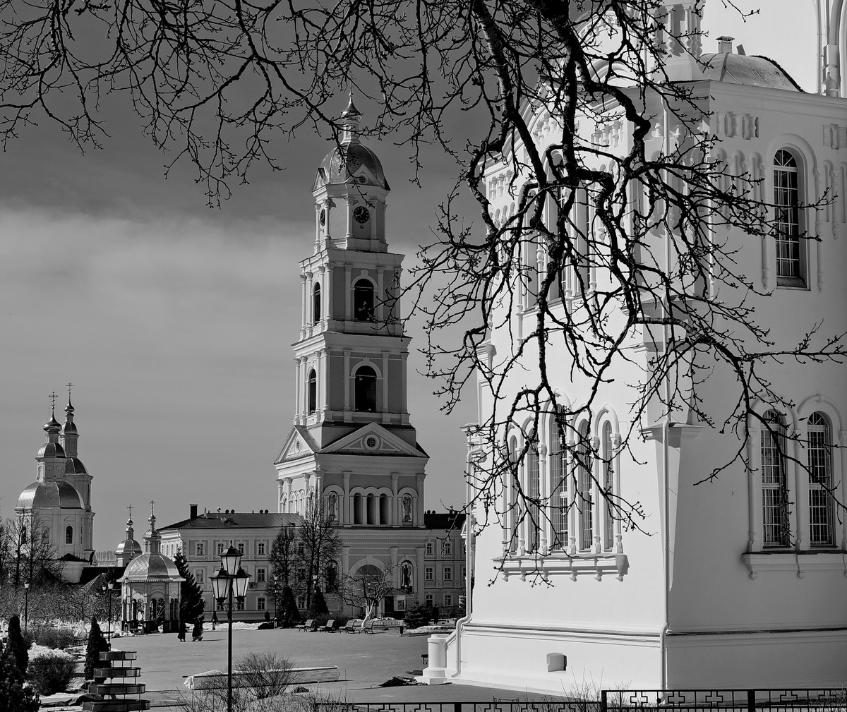 на территории Серафимо-Дивеевского монастыря 