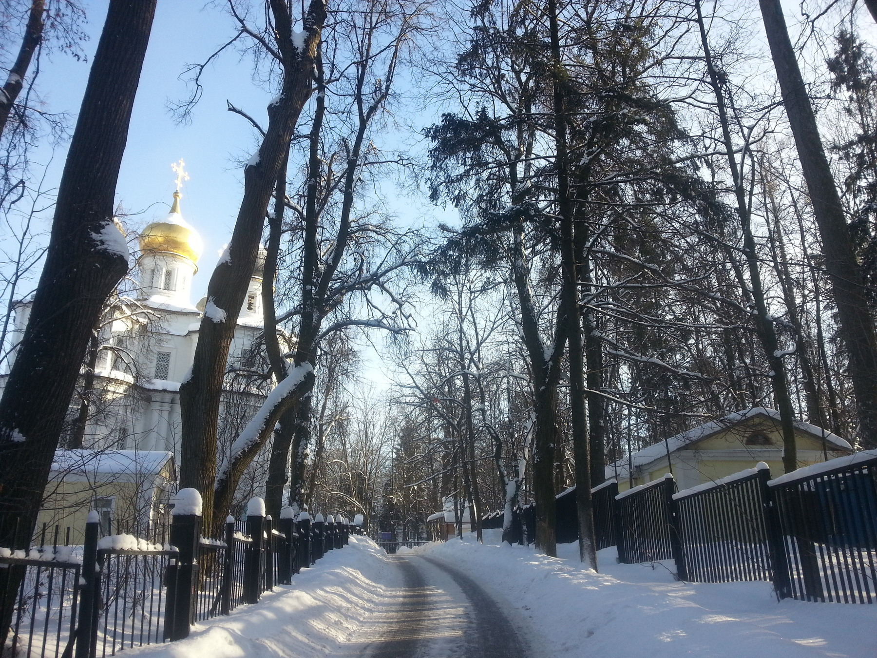 Церковь, Узкое 