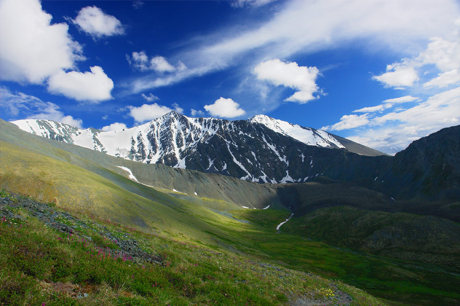 Как луч вечерний гор касался 