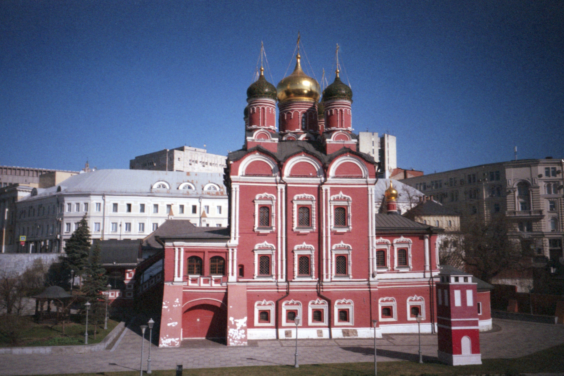 Собор иконы Божией Матери Знамение.(Вид с парка «Зарядье».) 
