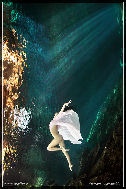 По ту сторону зеркала (подводное фото) Mexica underwater photo cave Chak Mool Anatoly Beloshchin nude fashion Seacam Canon 5D Mark II