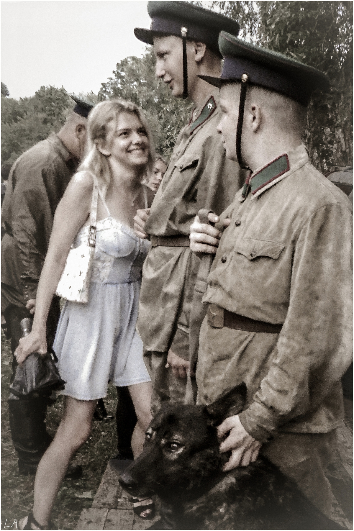 *На позиции девушка провожала бойца...* 