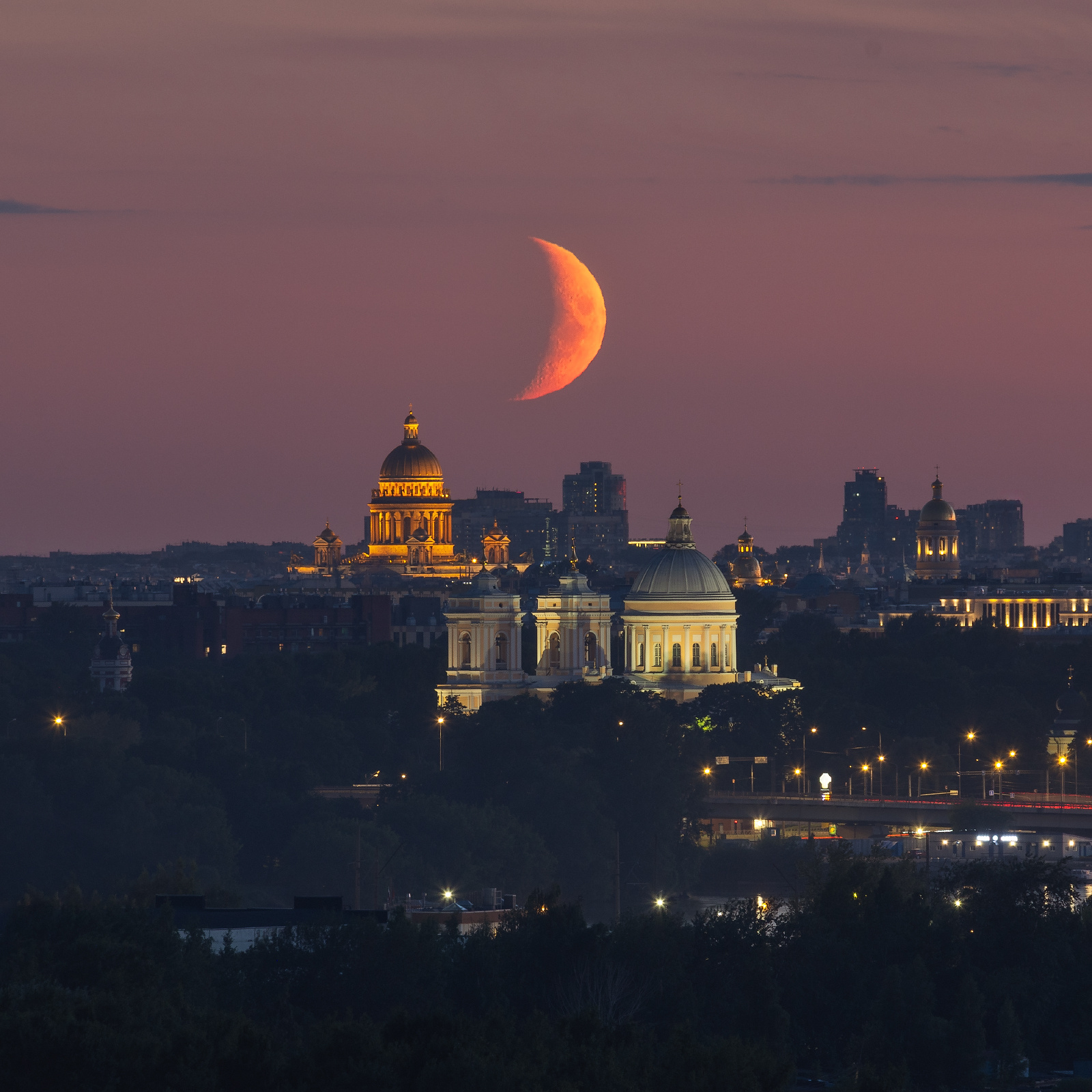 Ночной Петербург. Заход Луны 