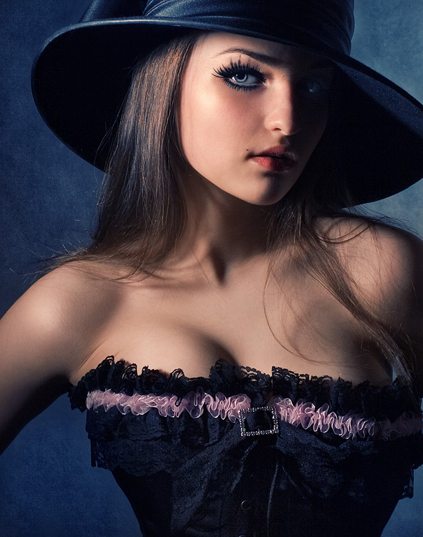 lady portret serial девушка шляпа корсет 