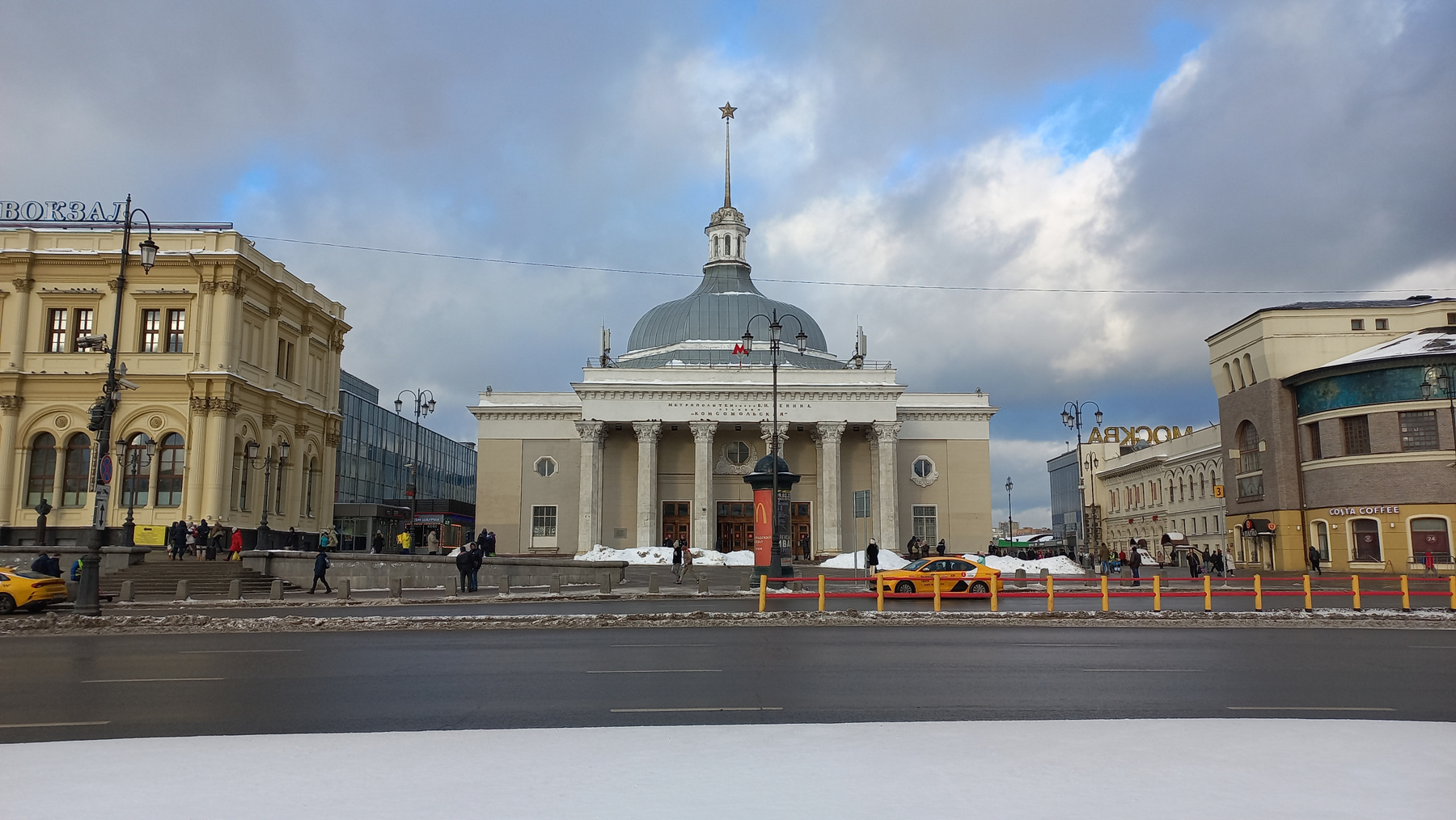 Совмещённый наземный вестибюль станции метро "Комсомольская" Москва