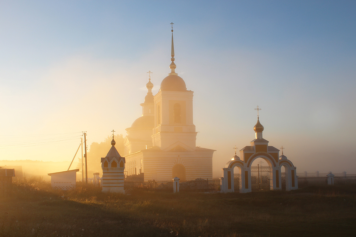 Спасо-Преображенский храм. Папинская утро туман солнце Спасо-Преображенский храм деревня Папинская Хмельники Коношский район Архангельская область Русский Север