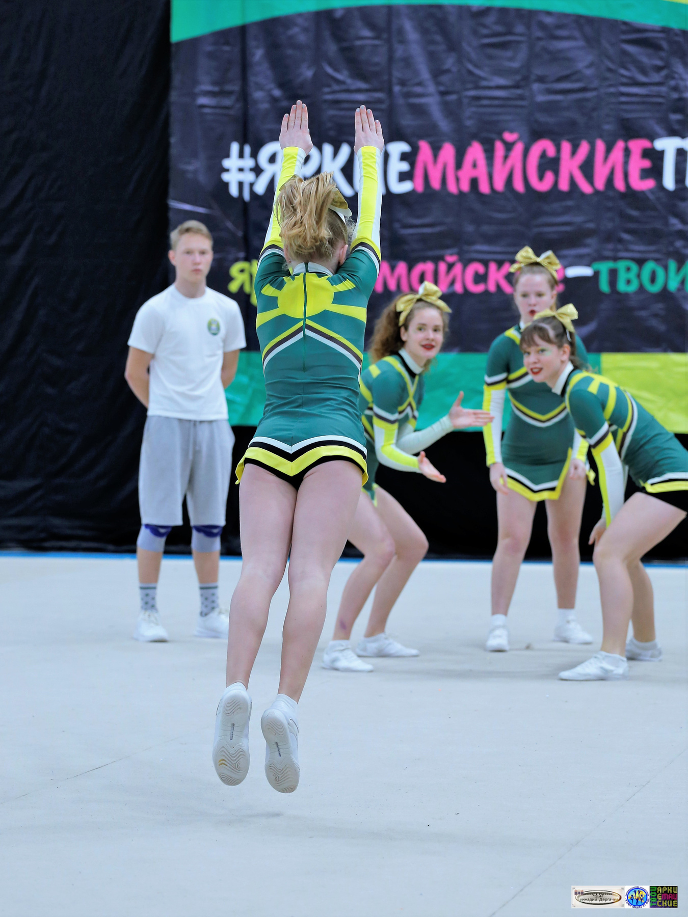 На заход чирлидинг стант заход флайер база