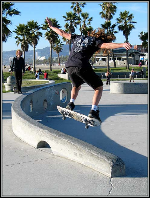 под крылом скэйтбордиста... прыжок олли skateboard парк