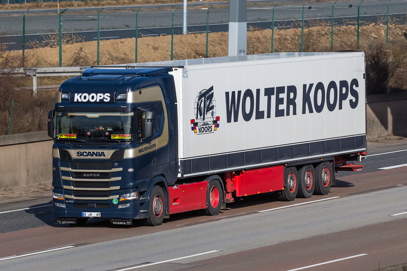 Truck. Дорога машина транспорт