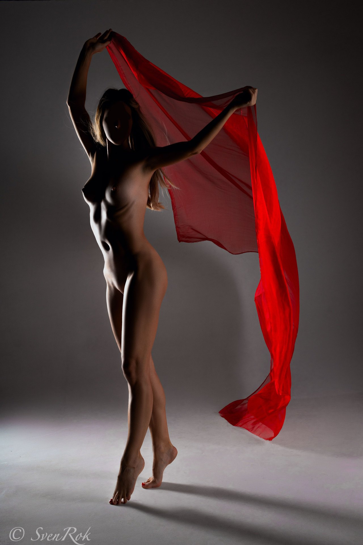 Dancing girl 