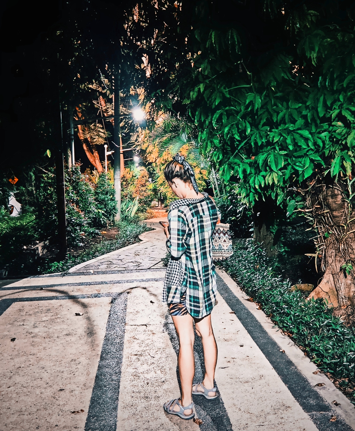Потерянные в Реноне Renon Bali Girl Denpasar Park Ренон Бали Денпасар парк девушка