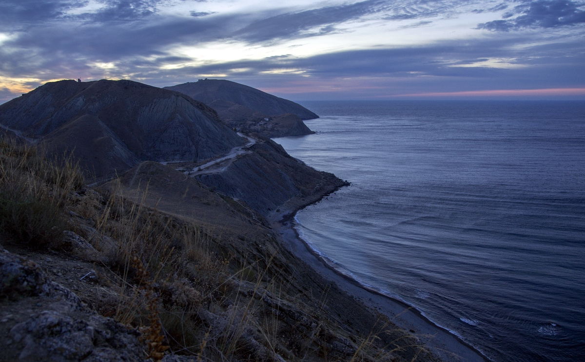 Утро. горы море рассвет