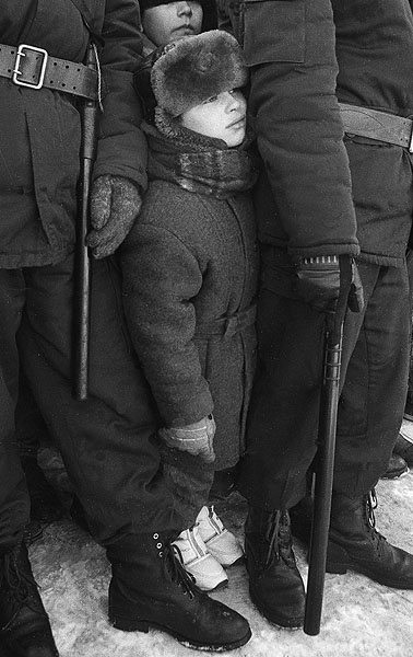 КАК-ТО ЗИМОЙ... чёрное белое большое маленькое тесное свободное резиновое