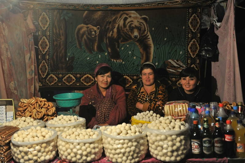 2 медведя ковер,фото,женщины,курт,ночь