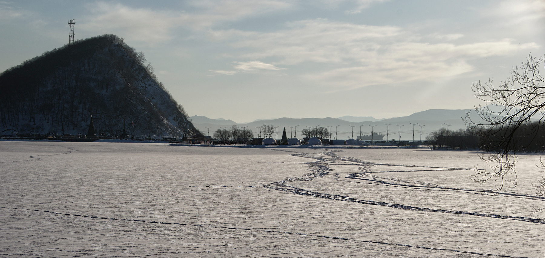 самая дальне восточная городская елка Петропавловск-Камчатский озеро Култучное Никольская сопка Озерновская коса центральный пляж