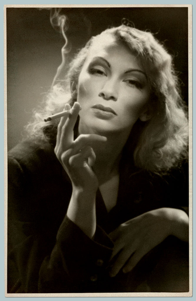 Взгляд. 1940-е старинная фотография ретро стиль девушки SVETLYAC
