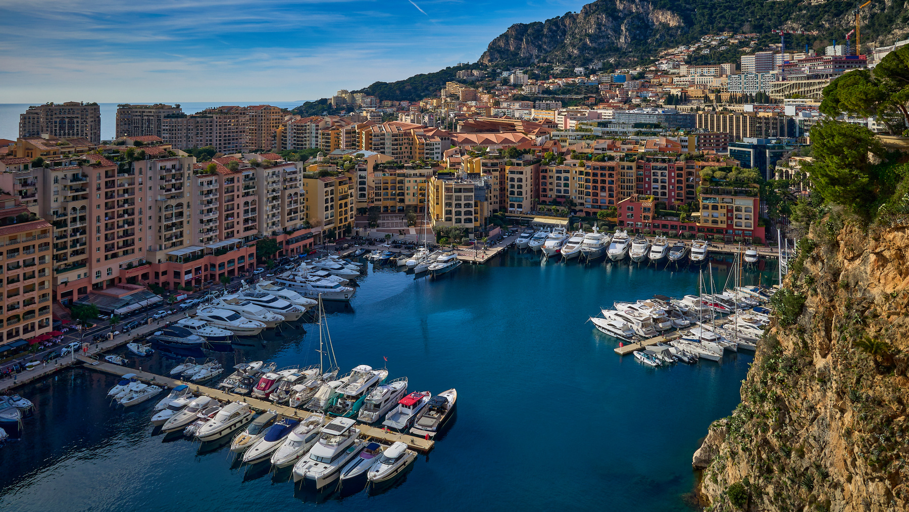 Монако. Порт Фонвьей (Port de Fontvieille)... Монако город порт море горы