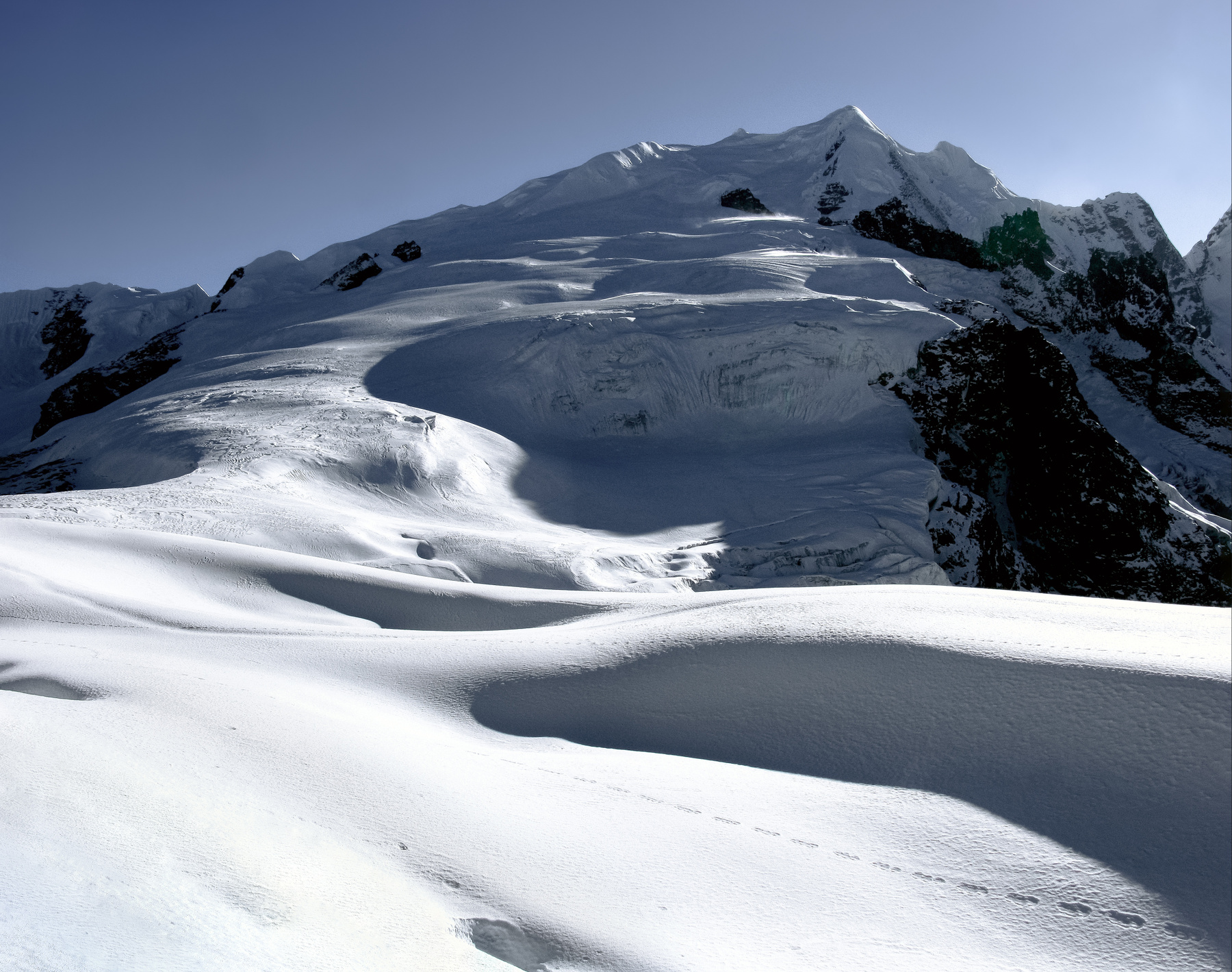 Ледник под вершиной Mera Peak (6476 м). 