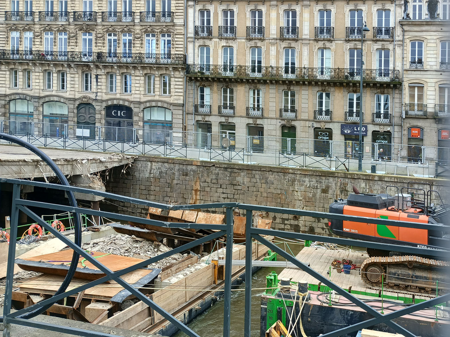 Деконструкция Ренн Rennes Бретань Bretagne река стоянка демонтаж