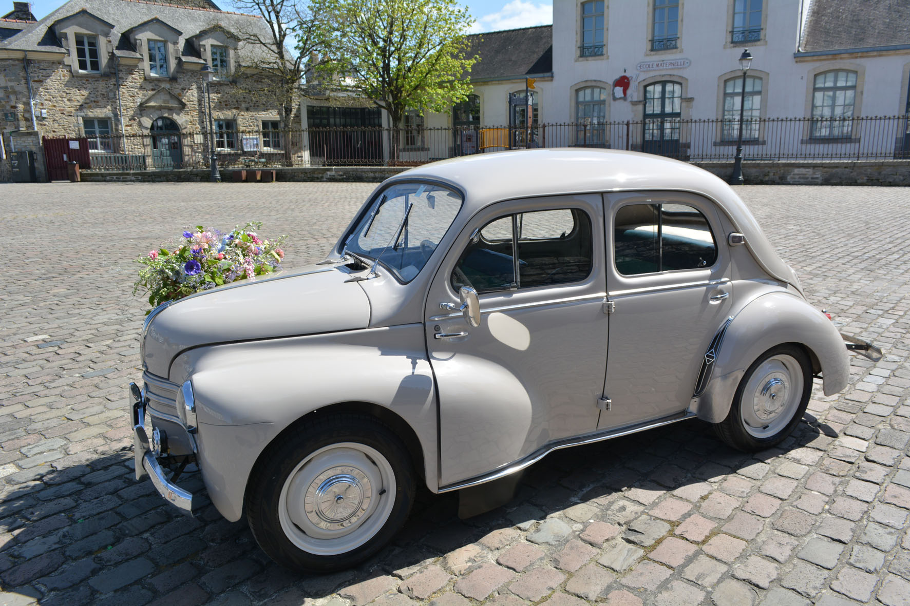 Четыре "лошадки" Бретань Renault 4CV