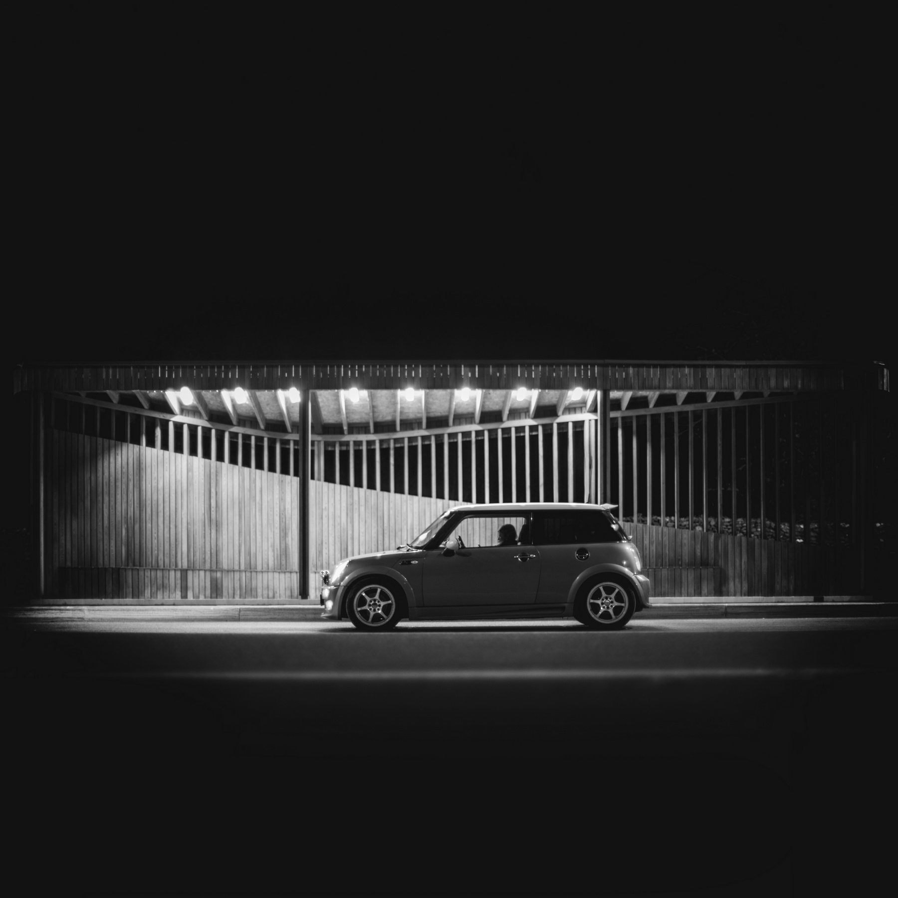 Mini Cooper S автомобиль ночь чб