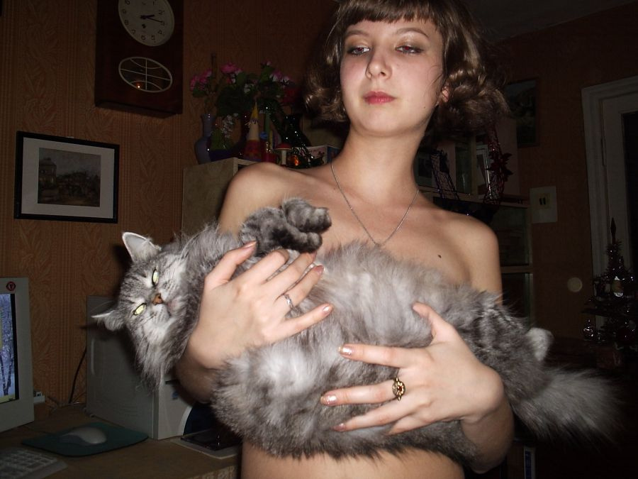 Мадонна девушка кошка