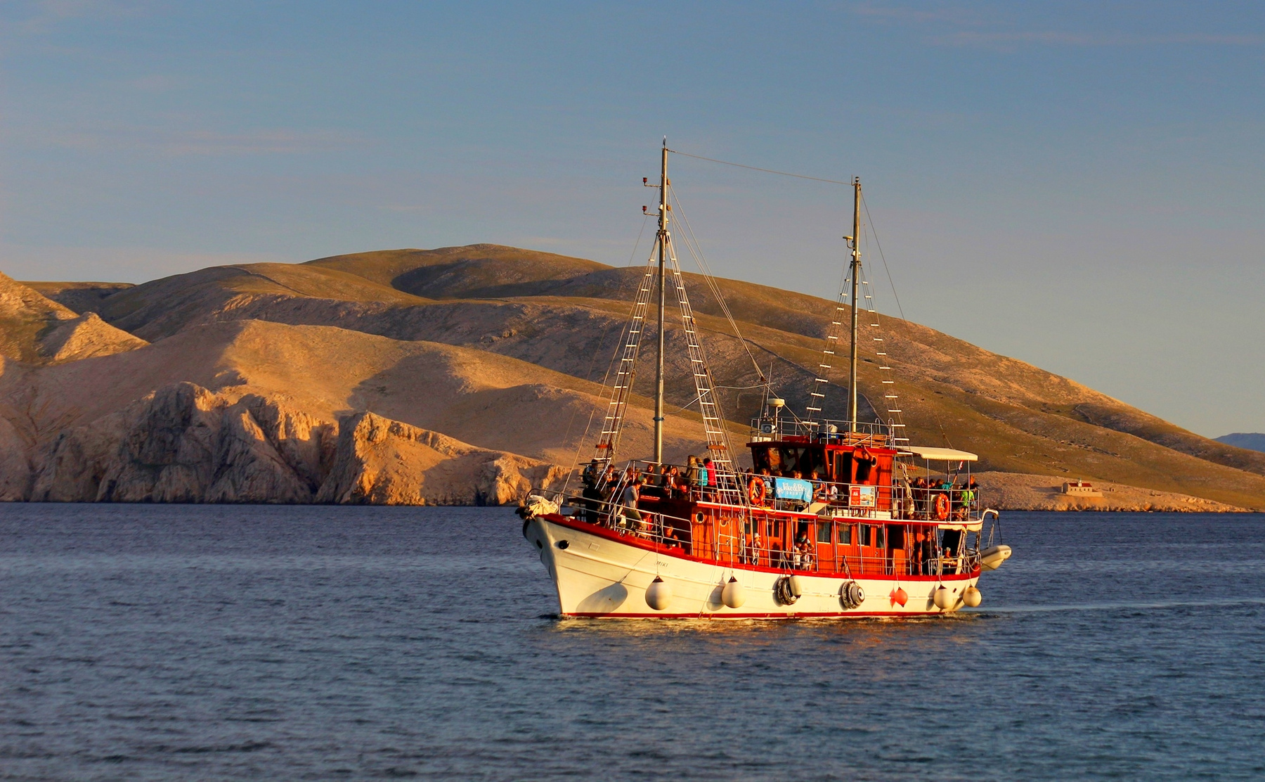 У берегов Хорватии море корабль хорватия