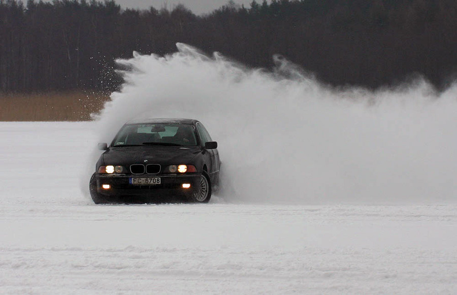 Vihri sneznie krutja......... bmw