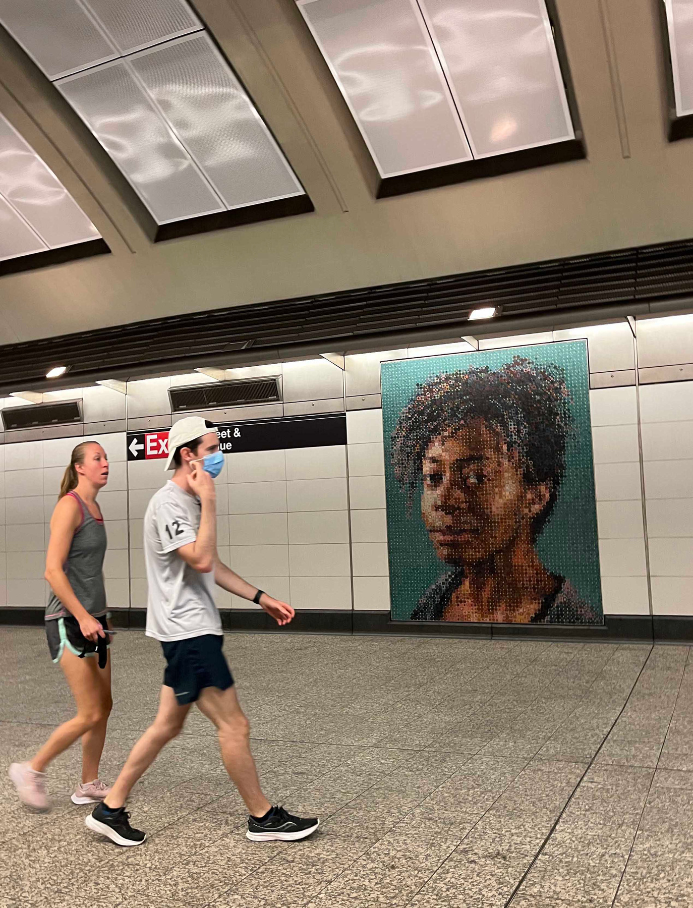 Чак Клоуз в Нью-Йоркской подземке NYC