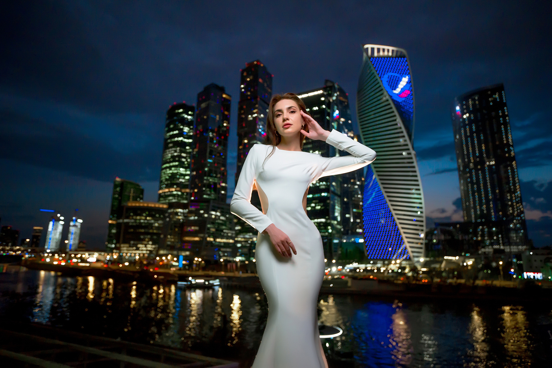 Портрет фоне Москва-Сити москва москвасити фотосессиямосквасити moямосква фотомосквы ночнаямосква mosowcity nightmoscow nightmoscowcity москвацентр москвалюблютебяscow moscowcity фотосесси фотографмосква
