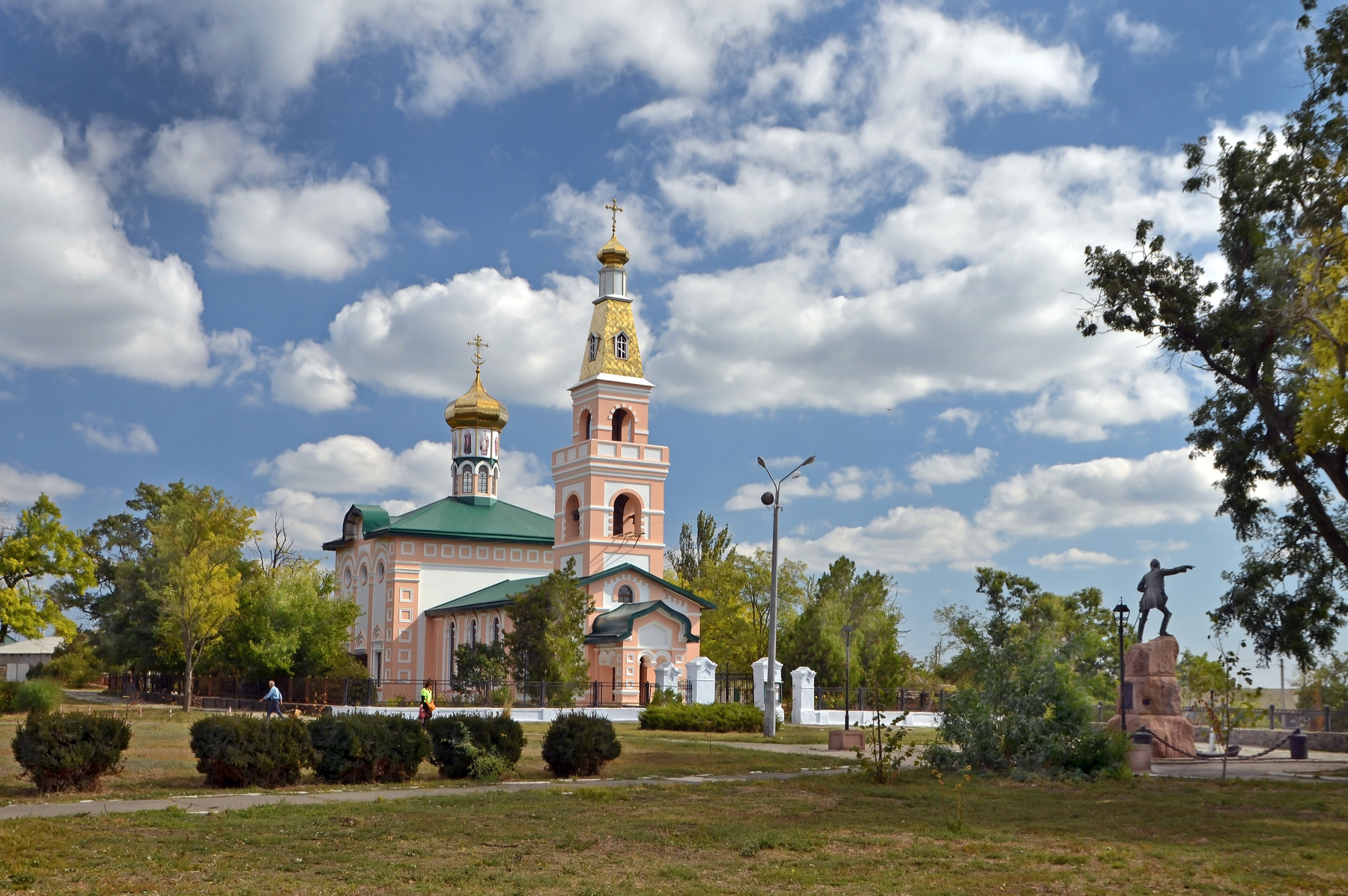 Погожий день... облака церковь
