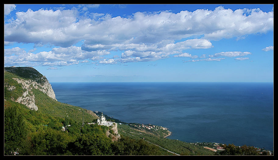 вид на Форос горы церковь море облака