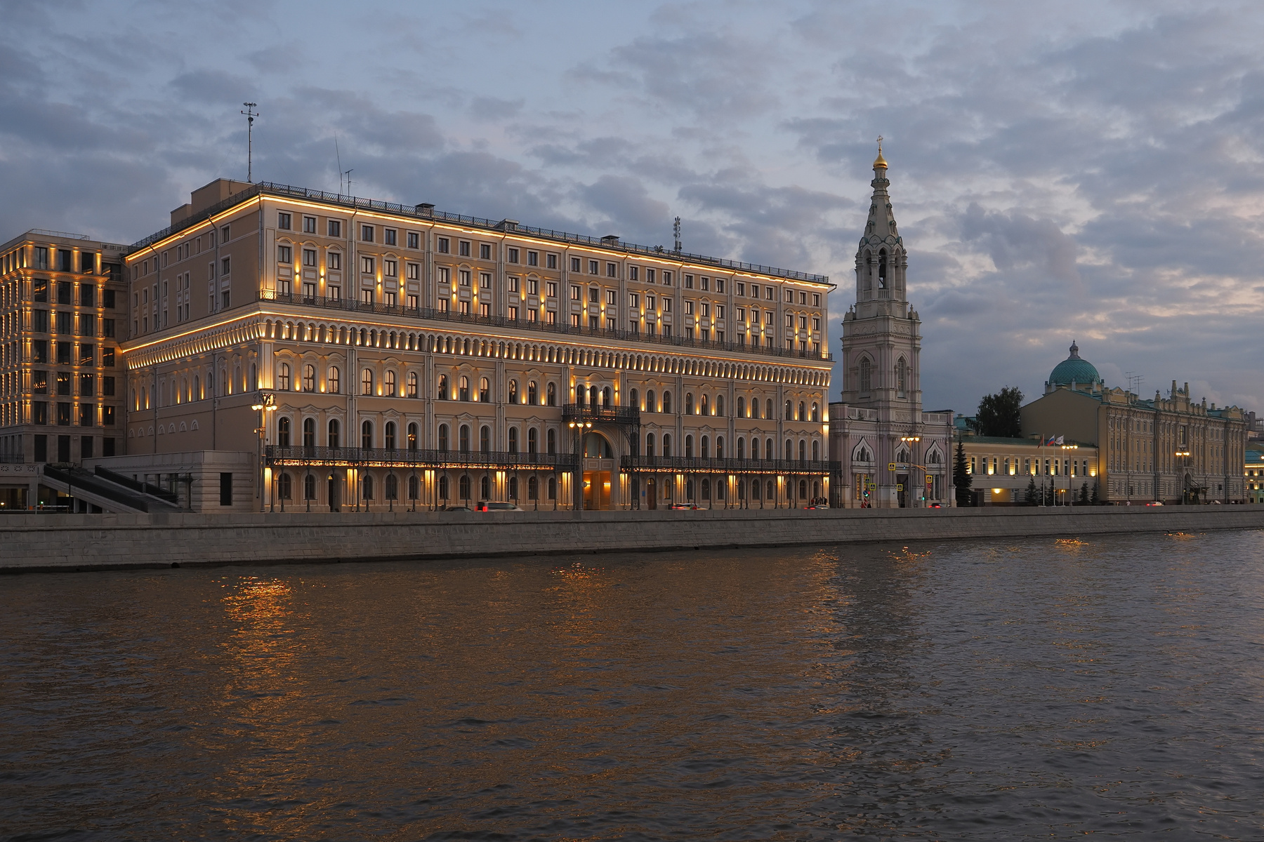 Софийская набережная Москвы 
