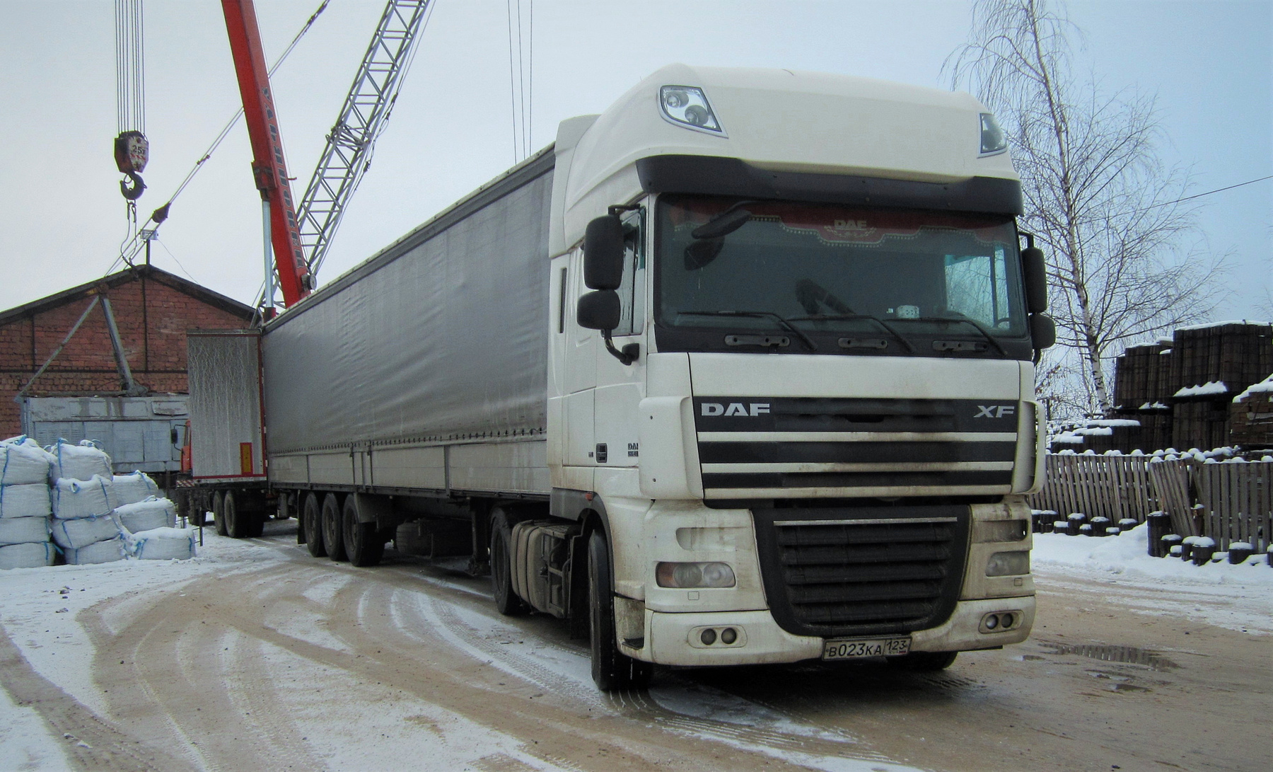DAF DAF авто тягач завод склад зима