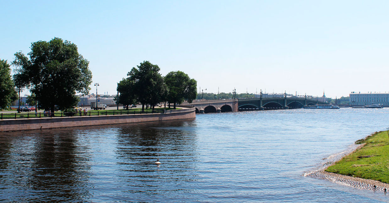 Троицкий мост в Санкт-Петербурге. 