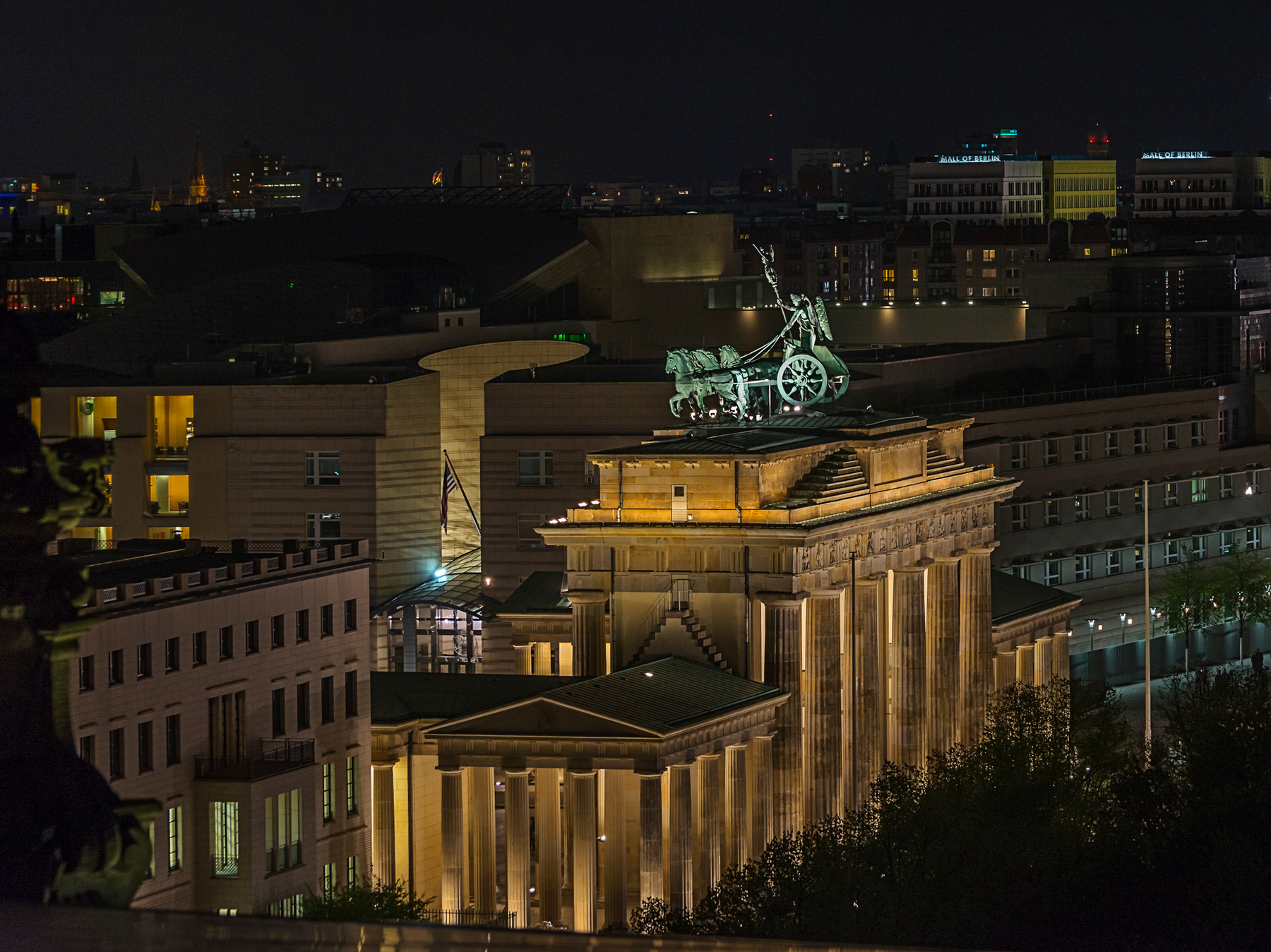 Берлинская весна - 70 лет спустя. Ворота мира. ворота ночь