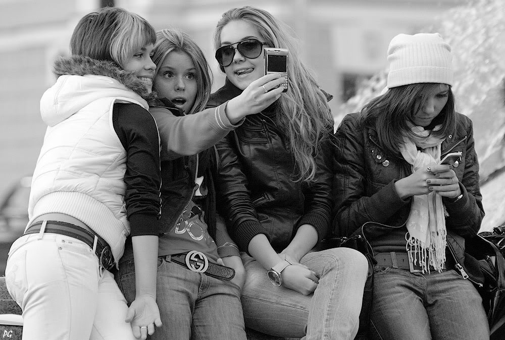и в контакт. жанр девушки взгляды контакт