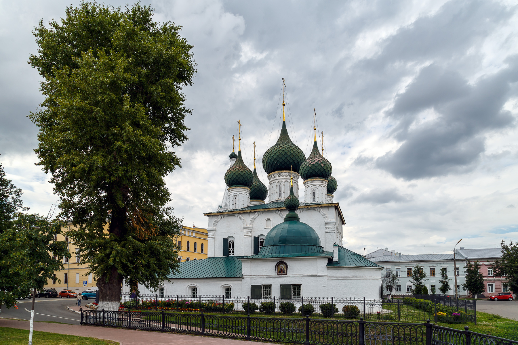 Храм Спаса на Городу храм спас город ярославль золотое кольцо россии которосльная набережная архитектура