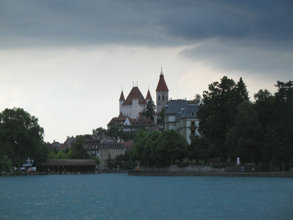 вечереет в Туне река крепость Thun