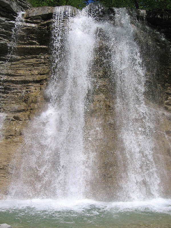 вода водопад